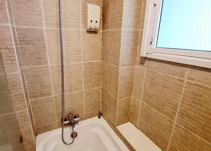 Luxurious 2-Bedroom Condo With Pool View Near Bts Ekkamai Station