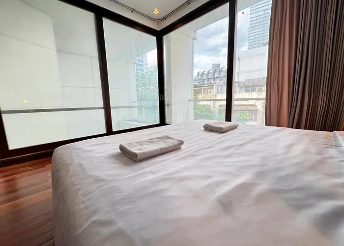 H Room De Silom