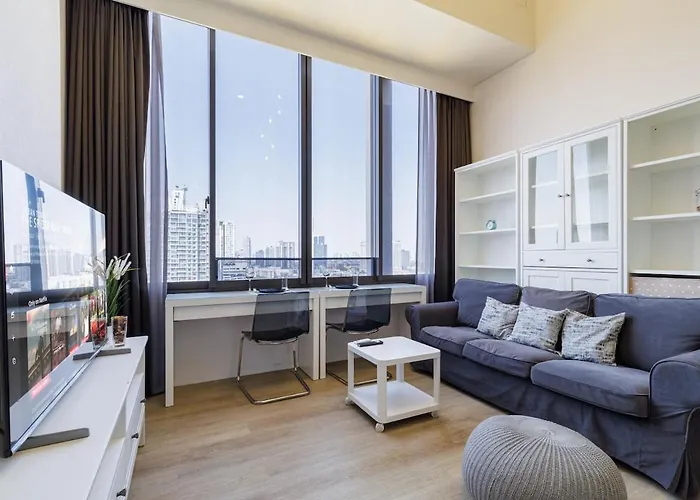 Luxury Loft- Spacious Condo- Fast Wi-Fi 5 Min Bts!