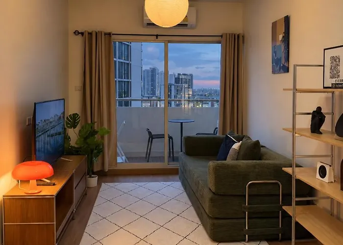 Mid-Century Haven Near Bts Udomsuk