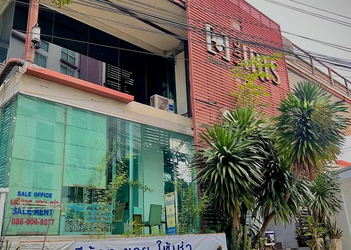 Private Budget Room For Backpackers Near Mrt Si Kritha
