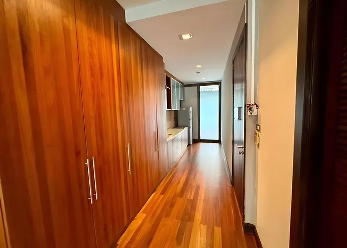 H Room De Silom
