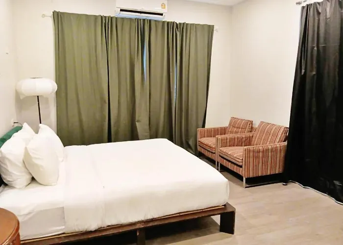 H Room Yaowarat