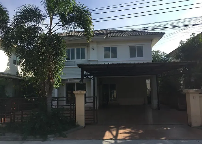Detached House For Rent