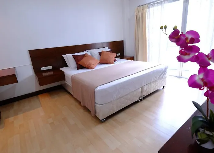 Ploenchit Mansion