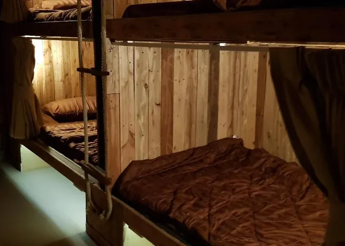 Cozy Cabin Close To Night Market, Mrt, Bts, Airport Train Station